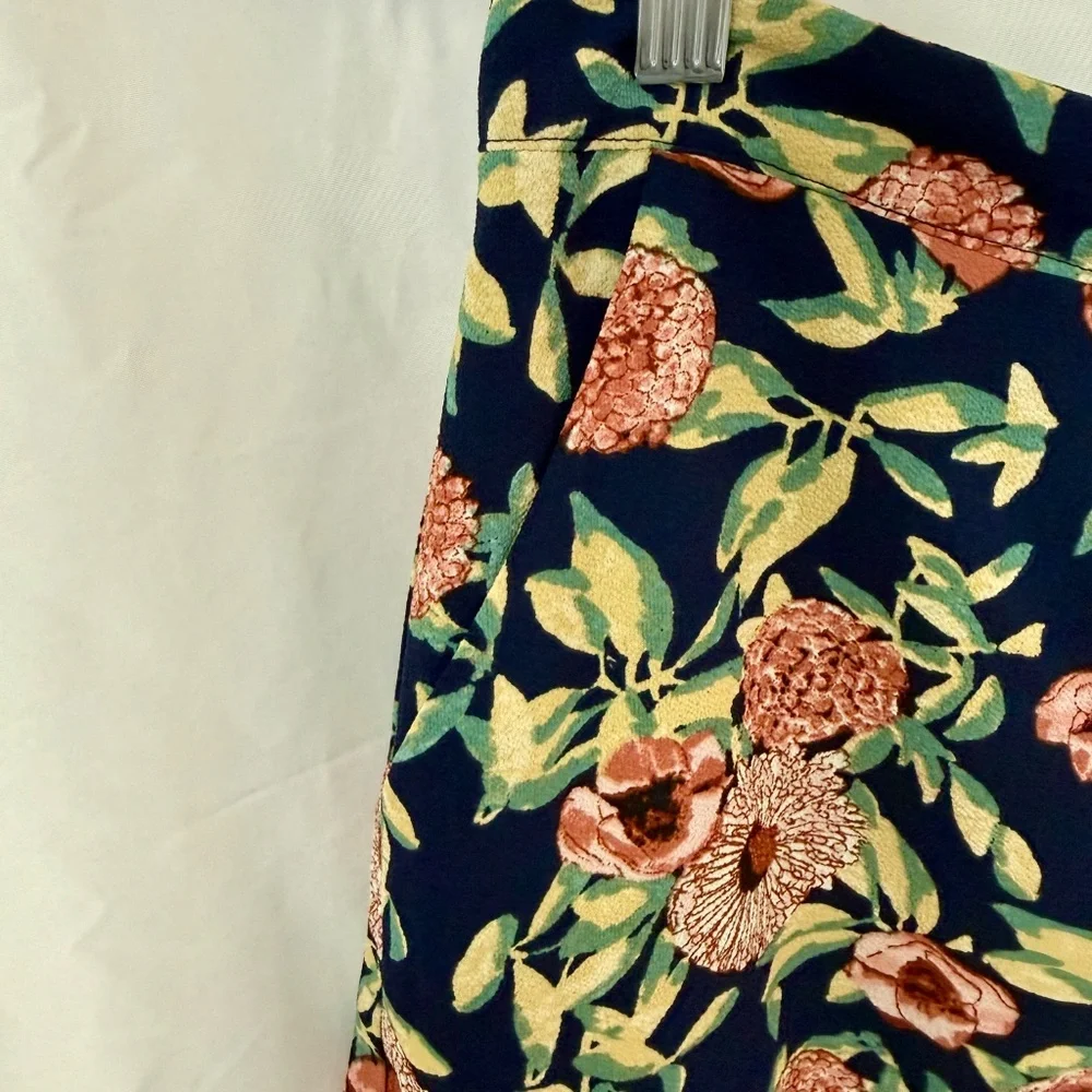 June & Hudson Floral Scallop Hem Shorts | Navy Botanical Print | Size M